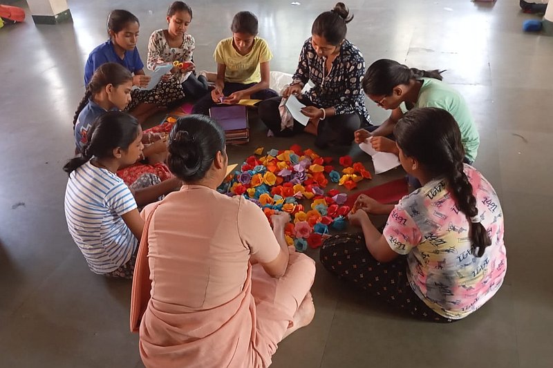 Basteln von Papierblumen